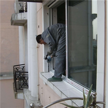 盛世華庭小區(qū)業(yè)主耐火窗安裝